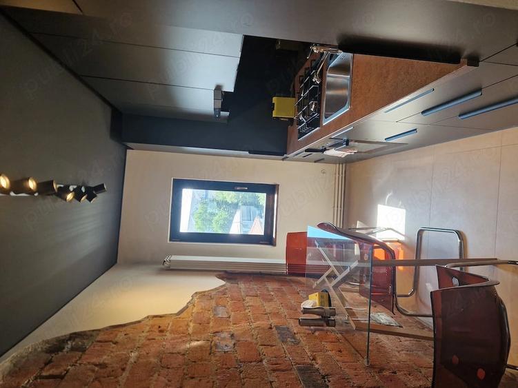 Apartament cu 3 camere semidecomandat în Central