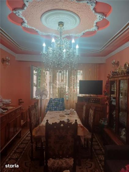 Apartament cu 4 camere decomandat în Vasile Aaron