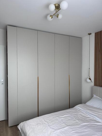 Apartament cu 3 camere semidecomandat în Tineretului