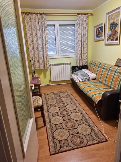 Apartament cu 3 camere decomandat în Sud