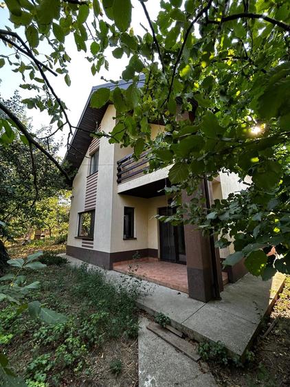 Casă individuală cu 3 camere cu Teren 500 Mp în Uricani