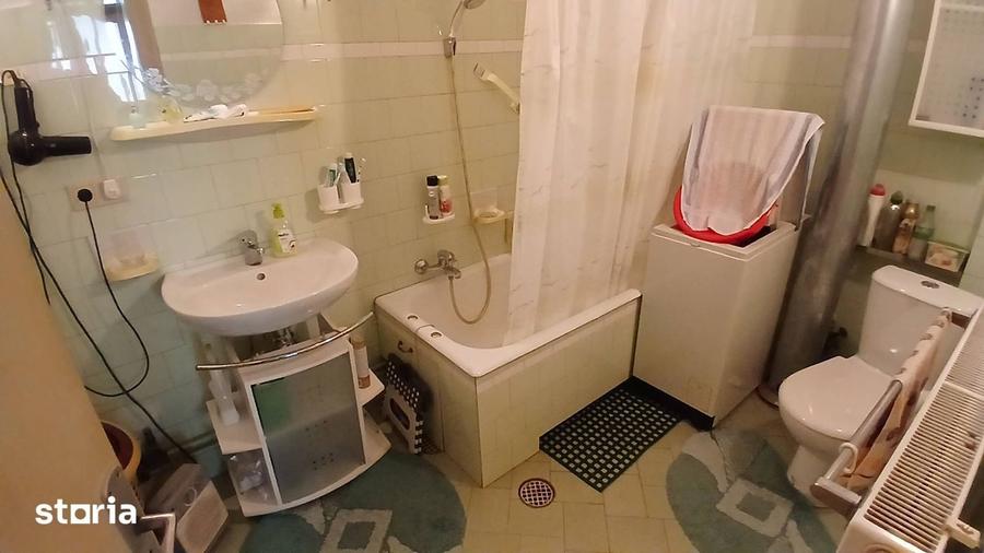 Casă cu 3 camere cu Teren 1442 Mp în Central