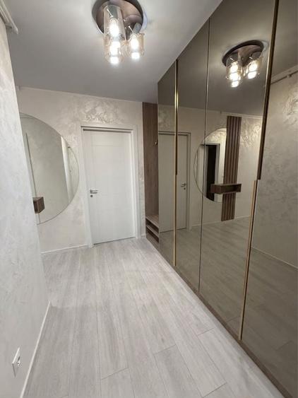 Apartament cu 3 camere decomandat în Titan