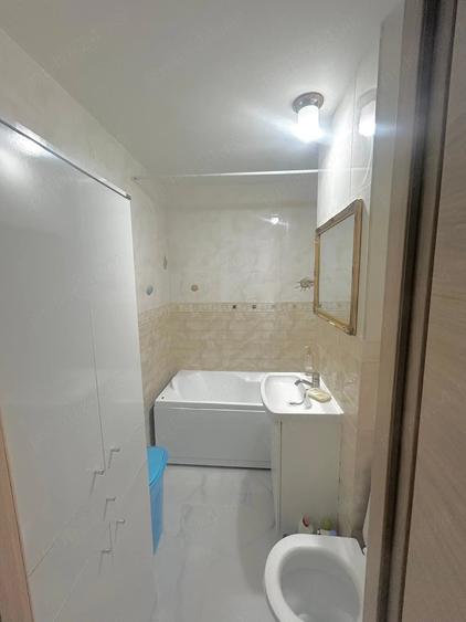 Apartament cu 3 camere decomandat în Obor
