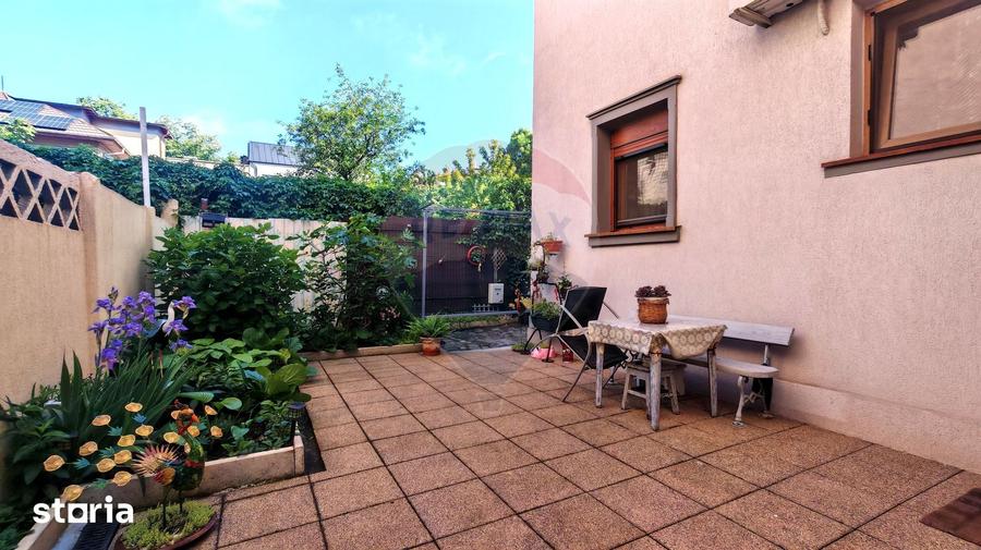 Apartament cu 4 camere semidecomandat în Domenii