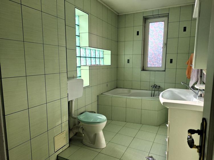 Casă individuală cu 10 camere cu Canalizare în Doamna Ghica