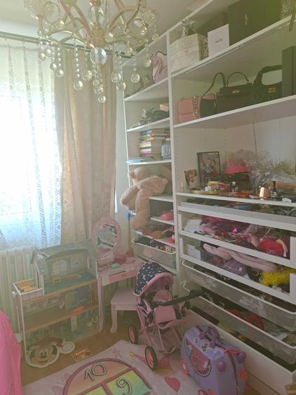 Apartament cu 3 camere semidecomandat în Central
