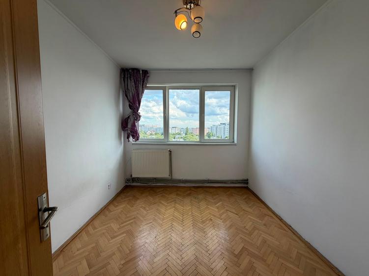 Apartament cu 3 camere decomandat în Titan