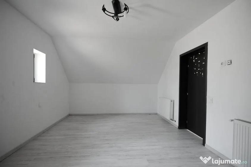 Casă cu 4 camere cu Teren 169 Mp în Central