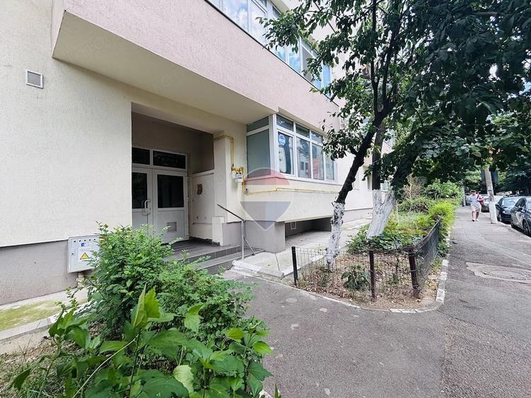 Apartament cu 3 camere decomandat în Ștefan cel Mare
