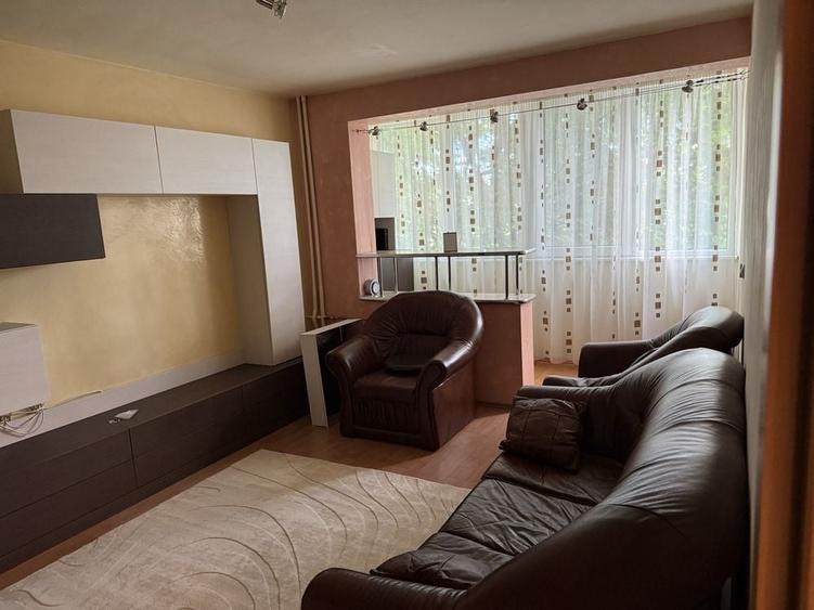 Apartament cu 3 camere decomandat în Dacia