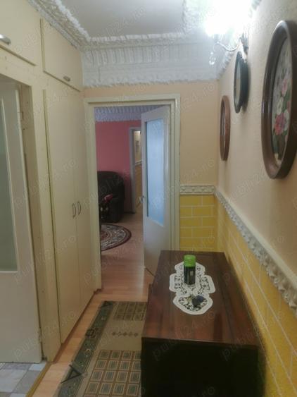 Apartament cu 3 camere semidecomandat în Râmnicu Sărat