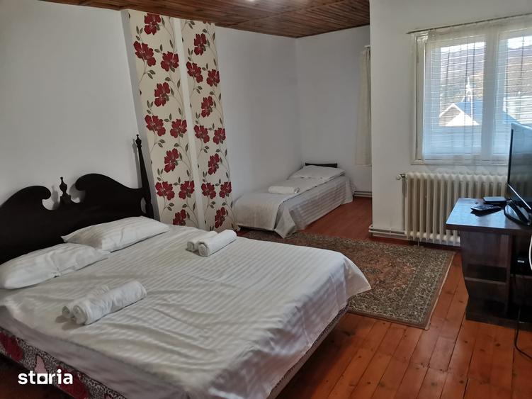 Casă cu 5 camere cu Teren 1000 Mp în Comarnic