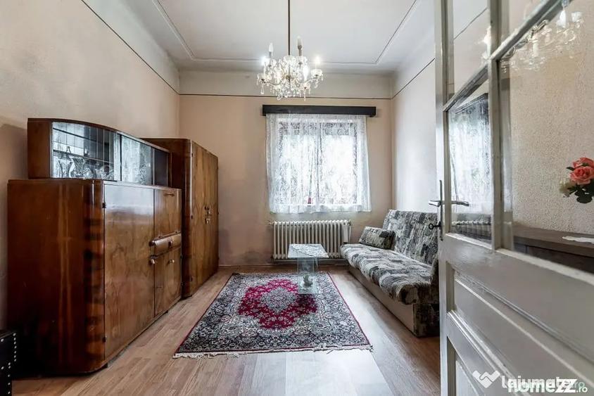 Casă cu 3 camere cu Teren 370 Mp în Central