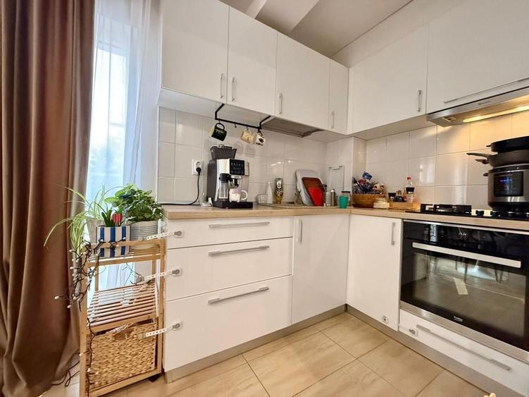 Apartament cu 3 camere semidecomandat în Ștefăneștii de Jos