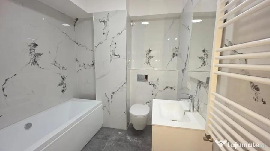 Apartament cu 3 camere semidecomandat în Dămăroaia