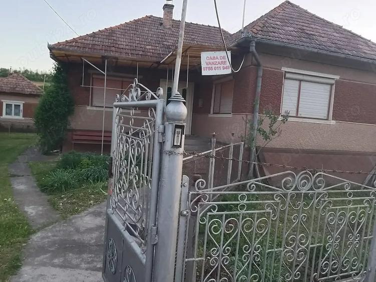 Casă cu 2 camere cu Teren 25 Mp în Sânmihaiu Almașului