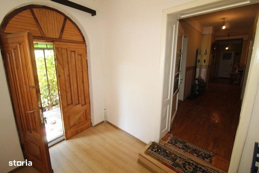 Casă cu 4 camere în Central