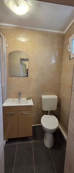 Apartament cu 3 camere semidecomandat în 15 Noiembrie