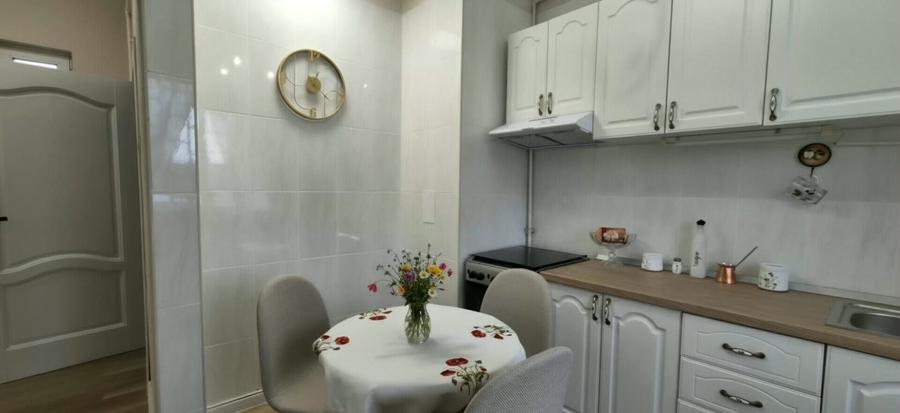 Apartament cu 2 camere semidecomandat, mobilat în Parcul Carol