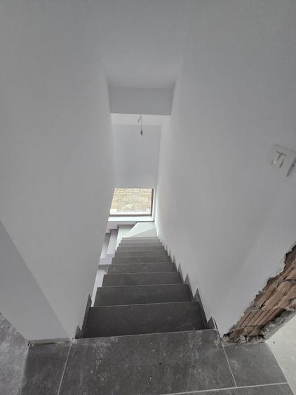 Duplex cu 4 camere cu Canalizare în Moșnița Nouă