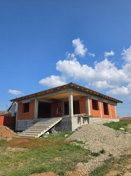Casă cu 4 camere în Cheriu