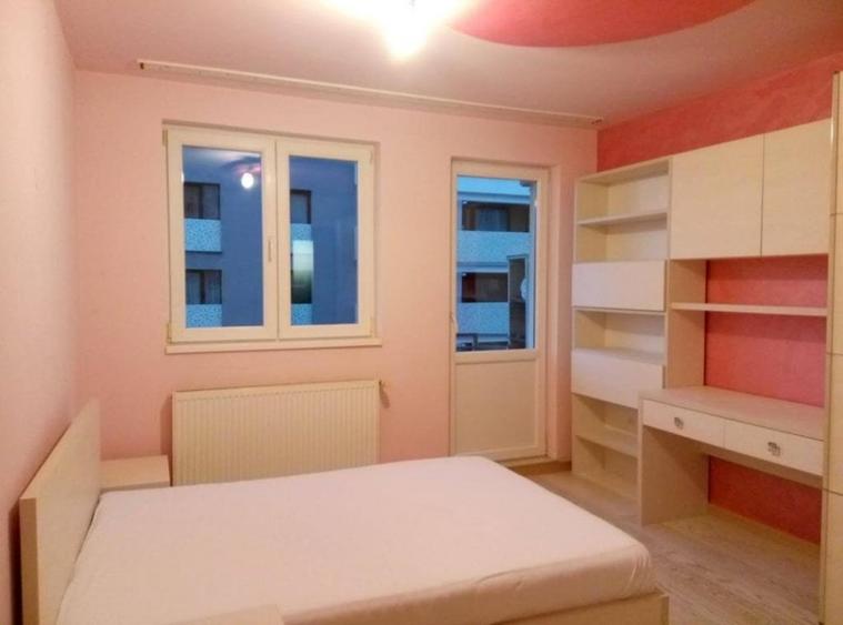 Apartament cu 4 camere semidecomandat în Europa