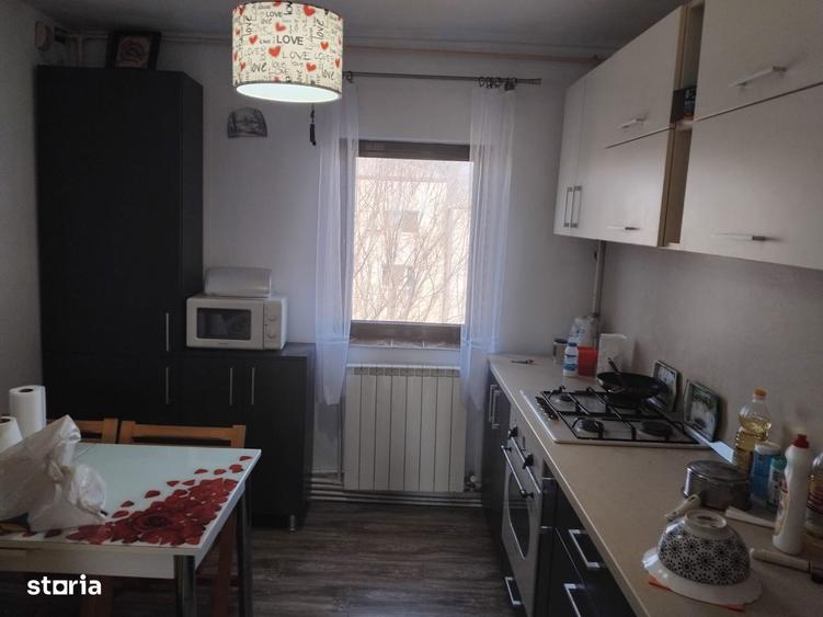 Apartament cu 3 camere decomandat în Inel I