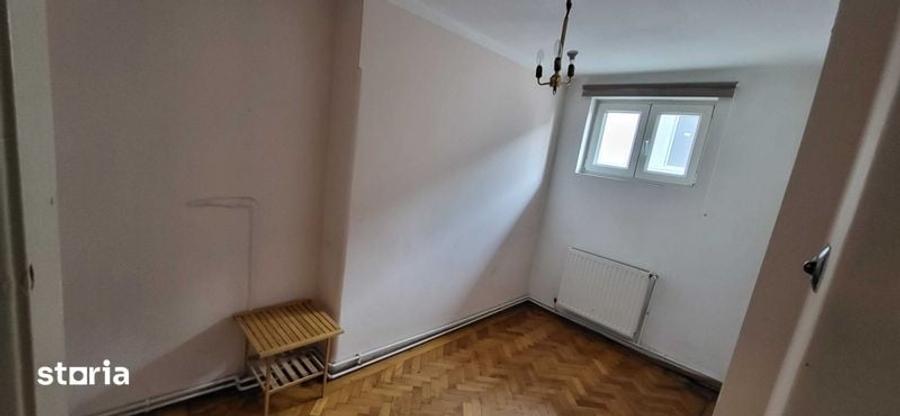 Apartament cu 3 camere semidecomandat în Ultracentral