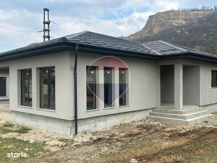 Casă cu 3 camere în Săbișa