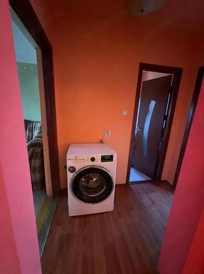 Apartament cu 2 camere decomandat în Craiovița Nouă