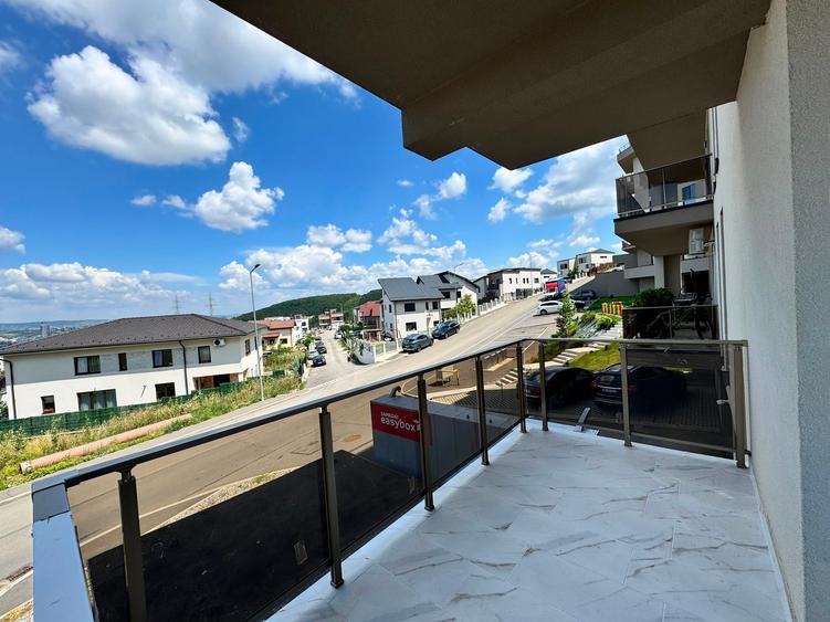 Apartament cu 3 camere semidecomandat în Florești