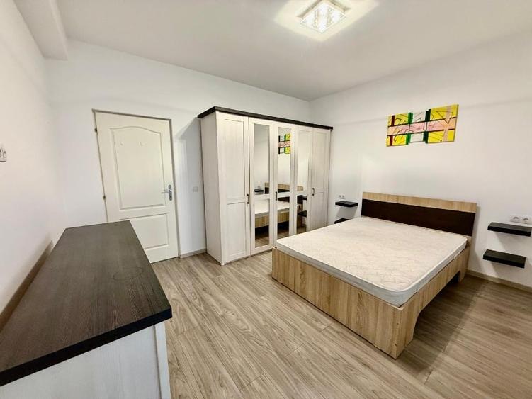 Apartament cu 3 camere semidecomandat, mobilat în Florești