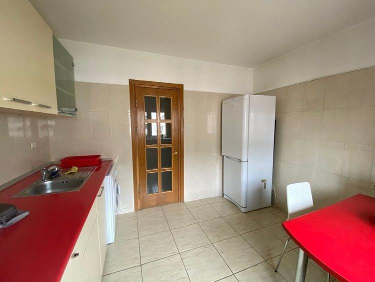 Apartament cu 3 camere decomandat, mobilat în Decebal