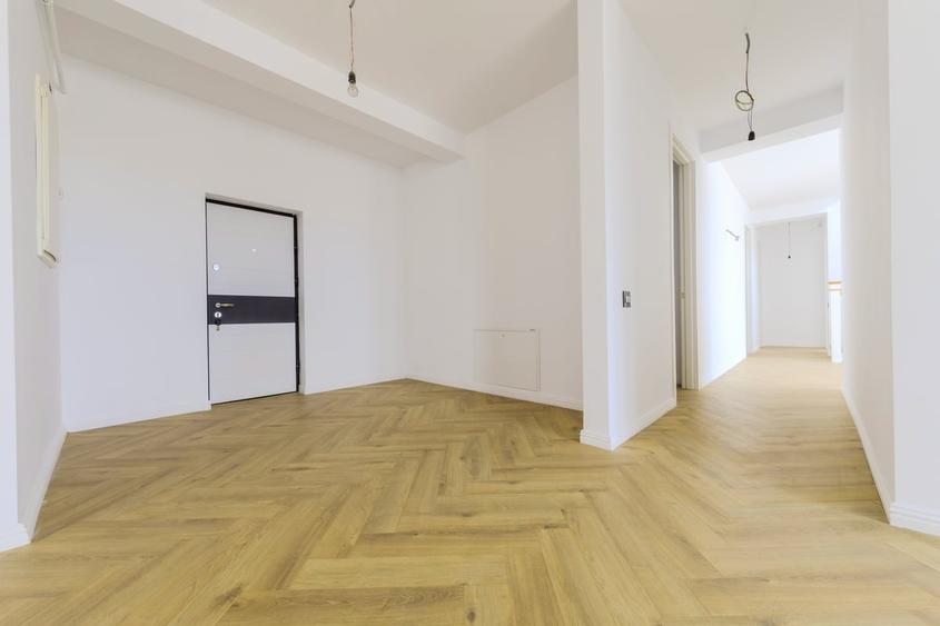 Apartament cu 4 camere decomandat în Splaiul Unirii