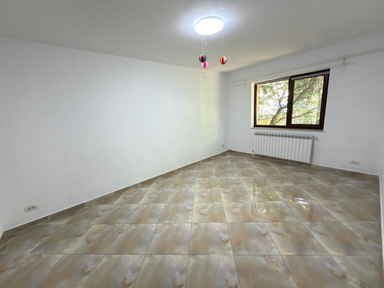 Casă individuală cu 5 camere cu Canalizare în Iancului