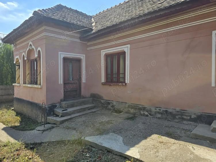 Casă cu 5 camere în Giubega
