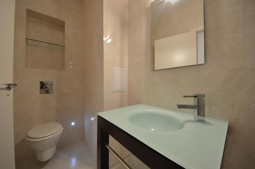 Apartament cu 5 camere decomandat în Primăverii
