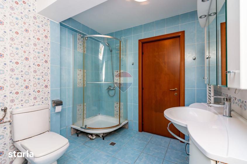 Casă cu 6 camere cu Teren 850 Mp în Corbeanca