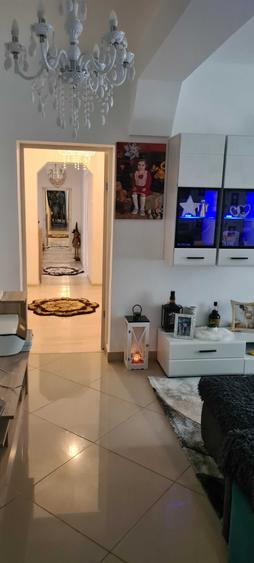 Apartament cu 3 camere semidecomandat în Central