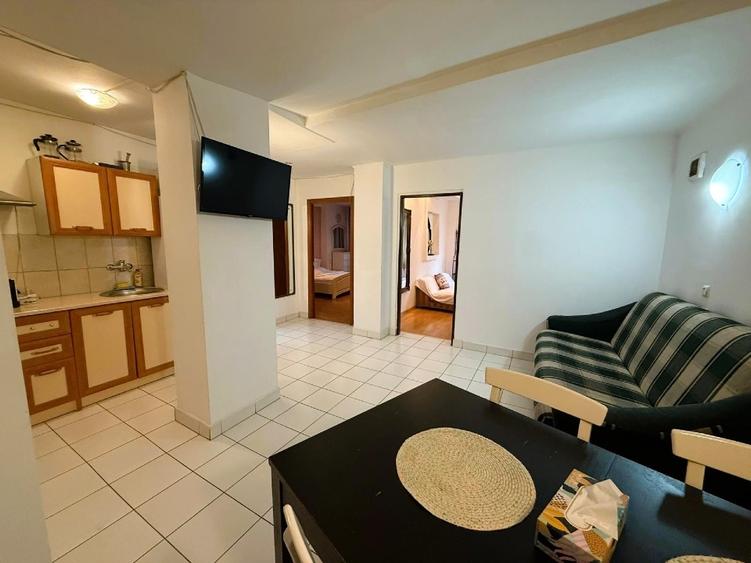Apartament cu 3 camere semidecomandat în Universitate