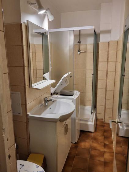 Garsonieră decomandată în Far