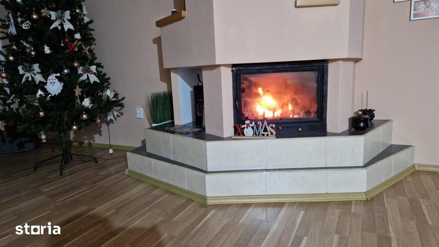 Casă cu 7 camere cu Teren 730 Mp în Central