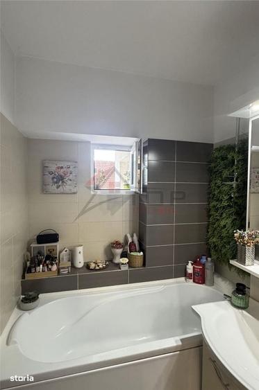 Apartament cu 3 camere decomandat în Nicolina