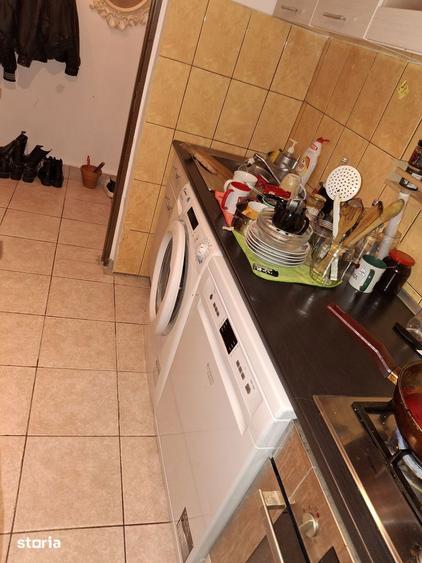 Apartament cu 3 camere semidecomandat în Giulești