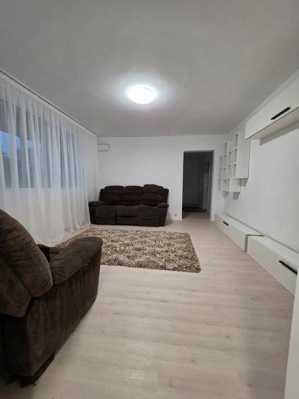 Apartament cu 3 camere semidecomandat în Colentina