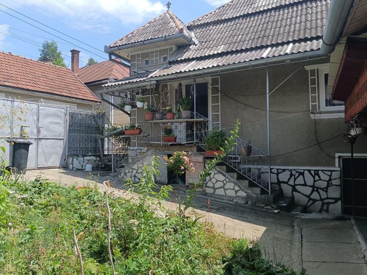 Casă cu 4 camere în Central