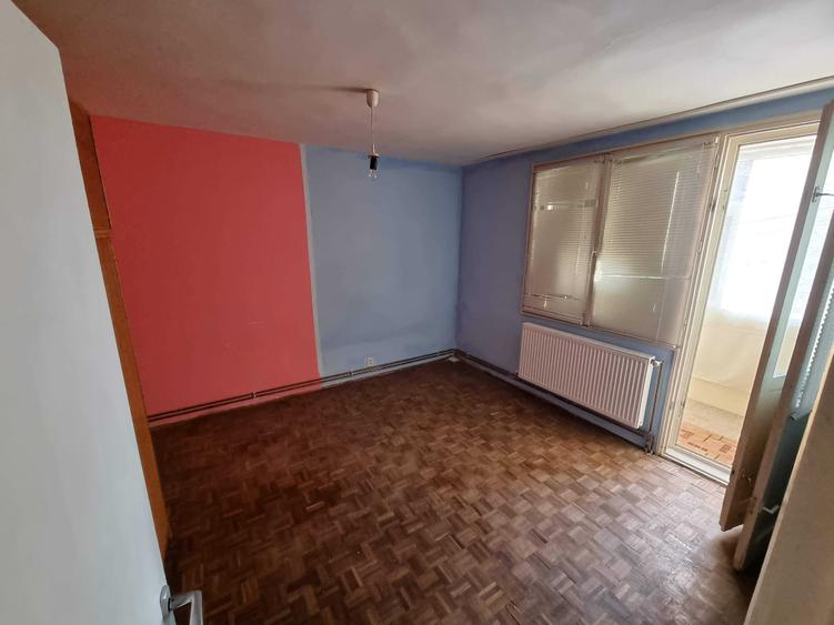 Apartament cu 3 camere decomandat în Trivale