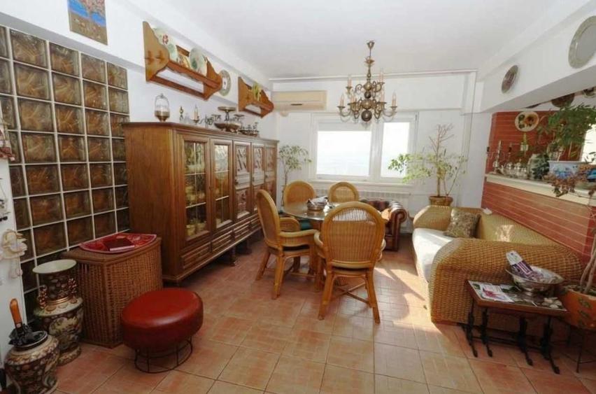 Apartament cu 3 camere decomandat în Titulescu