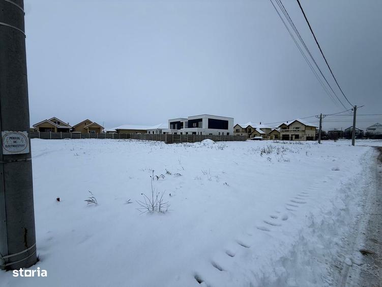 Teren de 810 mp, în Dumbrăvița